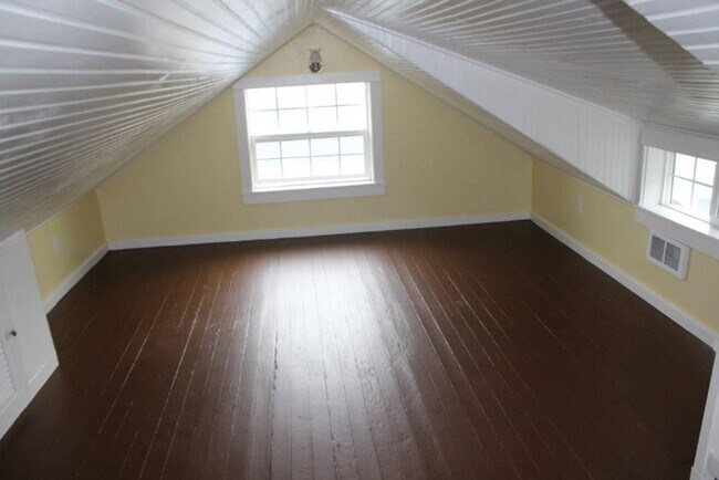 Building Photo - 1 br, 1 bath House - 250 12th Ave #2