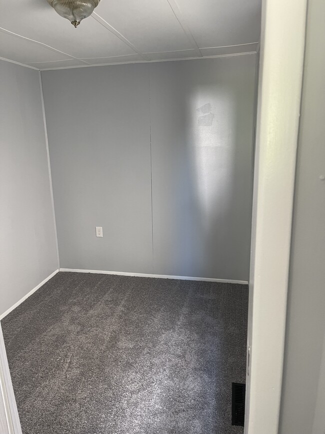 Small downstairs bedroom - 424 Chestnut St
