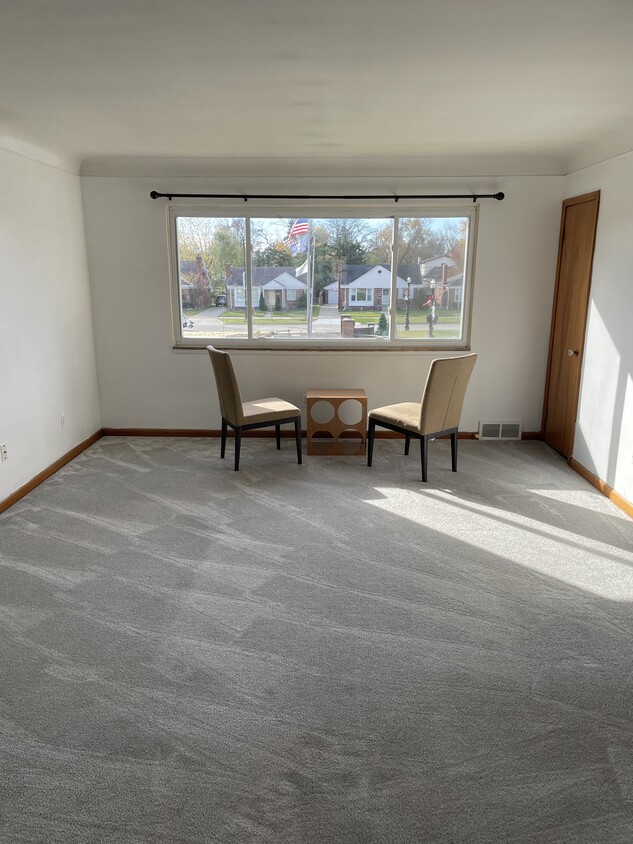 Living Room - 2192 Vernier Rd