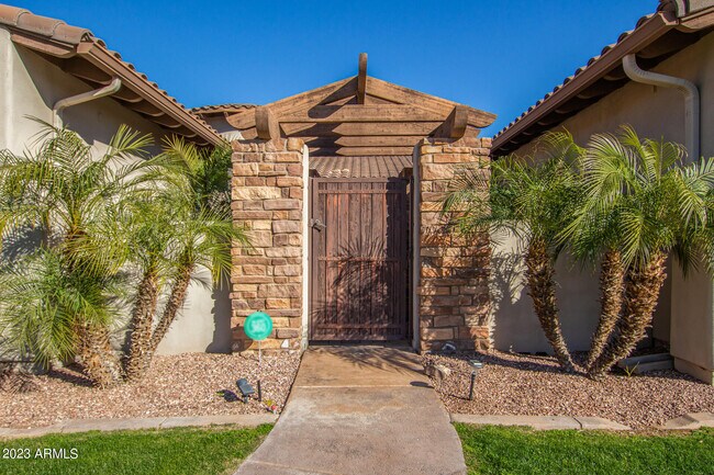 Building Photo - 885 W Palo Brea