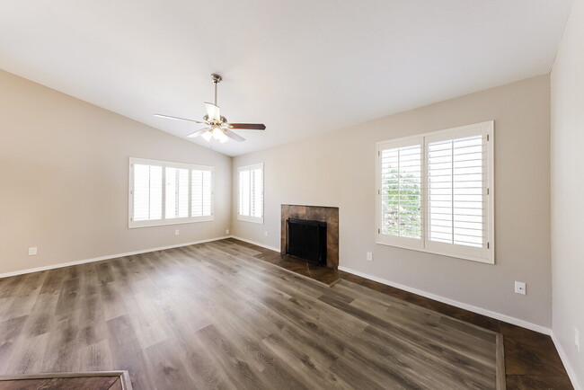 Building Photo - 8842 W Grovers Ave