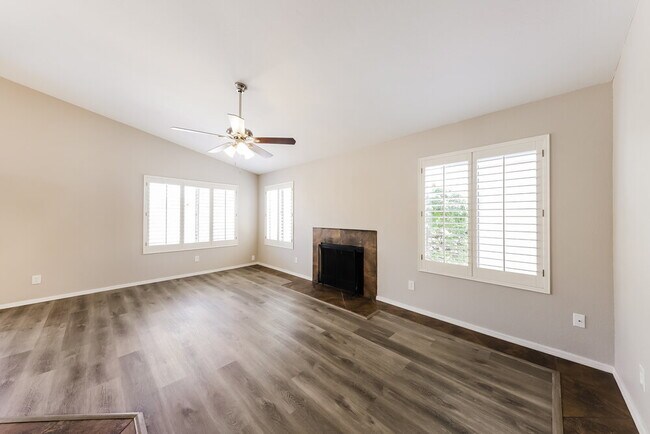 Foto del edificio - 8842 W Grovers Ave