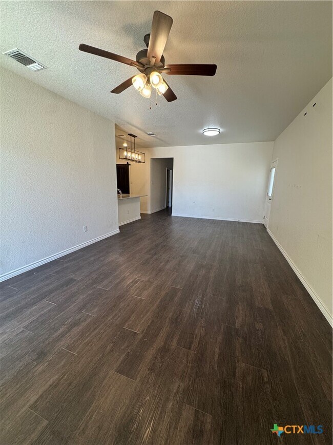 Building Photo - 5005 Rose Gdn Lp