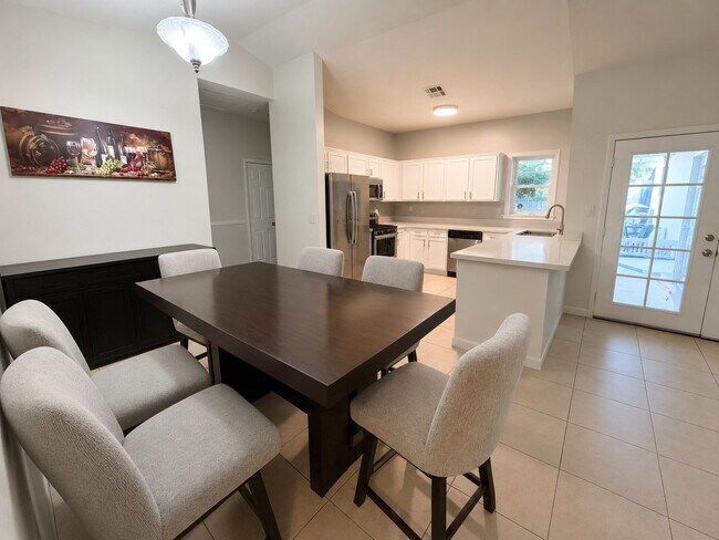 Foto del edificio - 7338 Marshall Ct