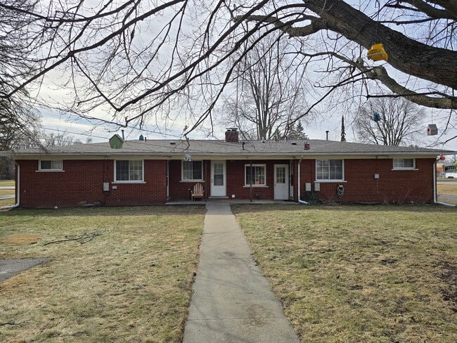 Building Photo - 935 E Huron River Dr