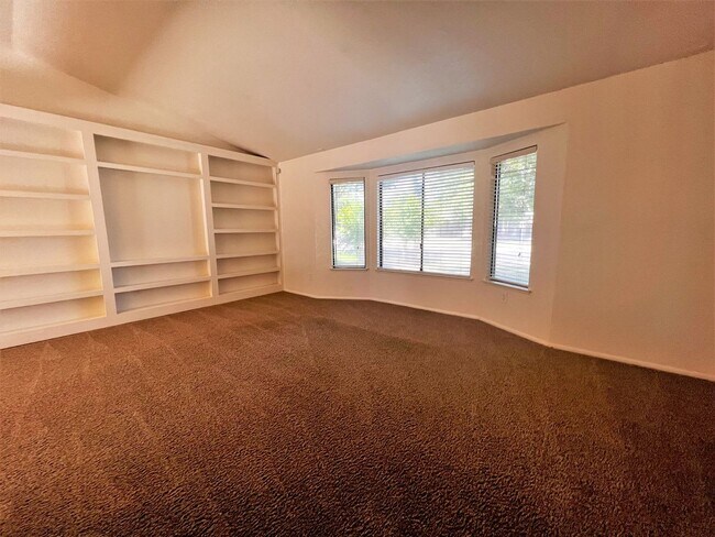 Building Photo - 9320 Mapleview Way