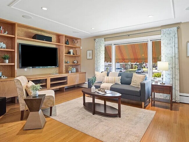 Foto del edificio - Step into this beautifully updated and met...