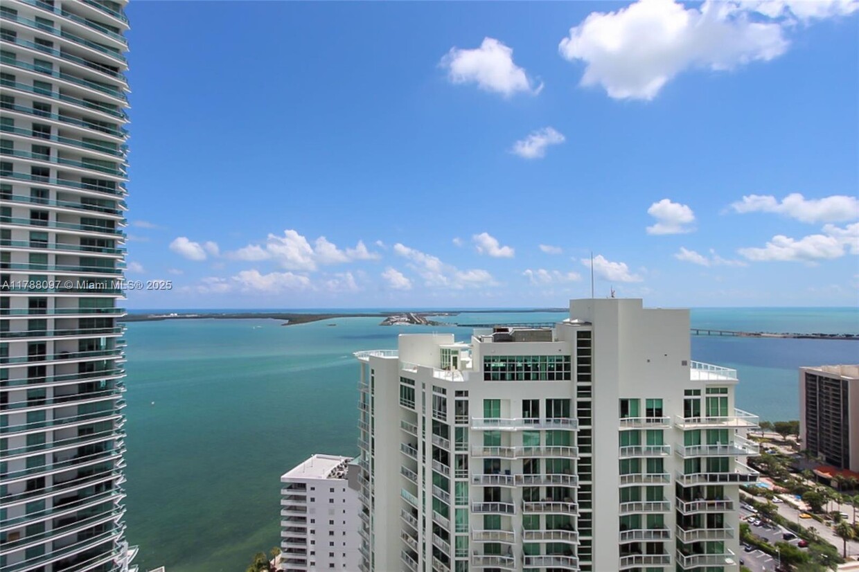 Foto principal - 1300 Brickell Bay Dr