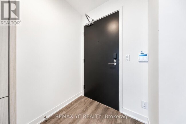 Photo du bâtiment - 180 Front St E