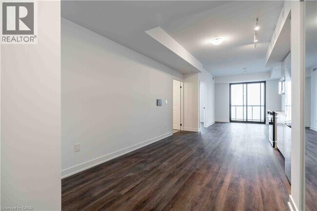 Photo du bâtiment - 2075 Lakeshore Rd.