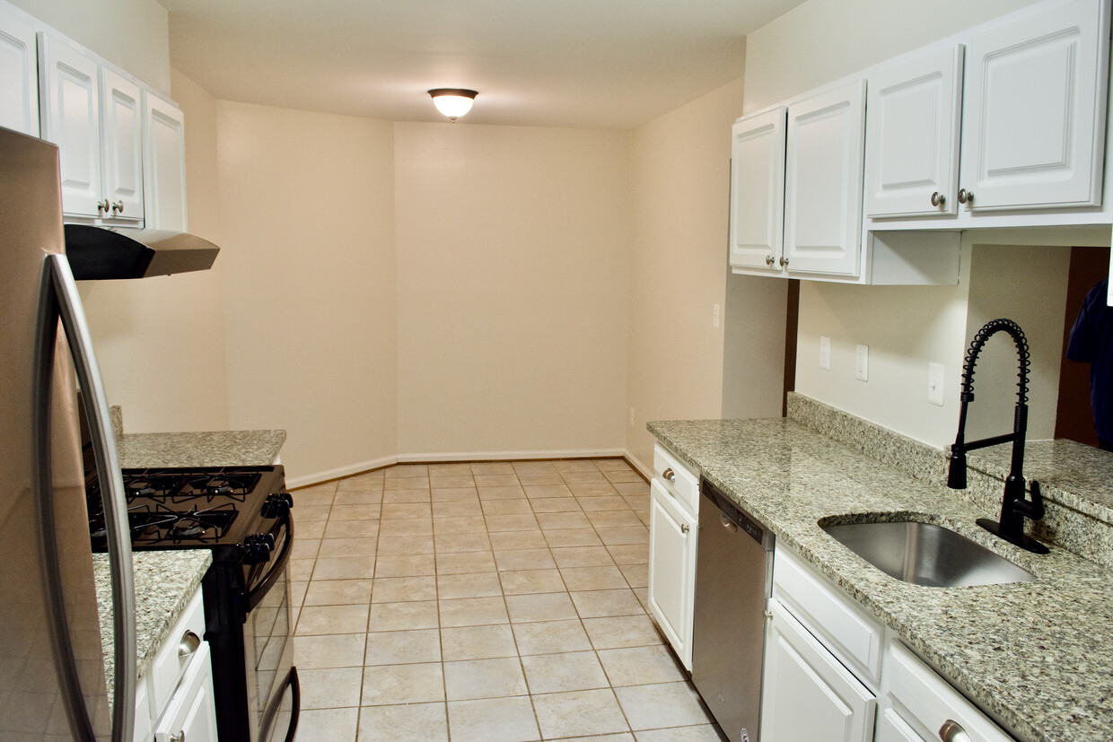 Kitchen and Breakfast Area - 5815 Cove Landing Rd