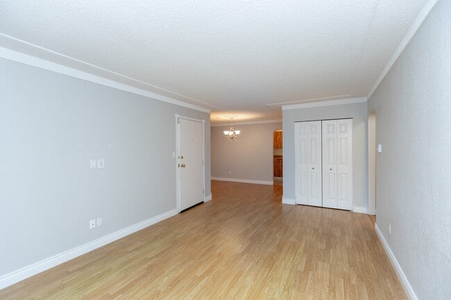 Building Photo - 322 Village Way