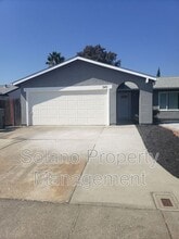 Building Photo - 340 Colonial Cir