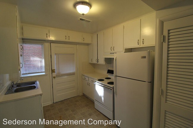 Building Photo - 2 br, 1 bath Apartment - 4450 FRANCIS