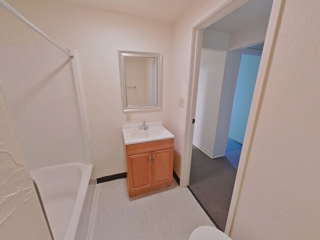 Foto del edificio - Private Large 4 Bedroom Home!