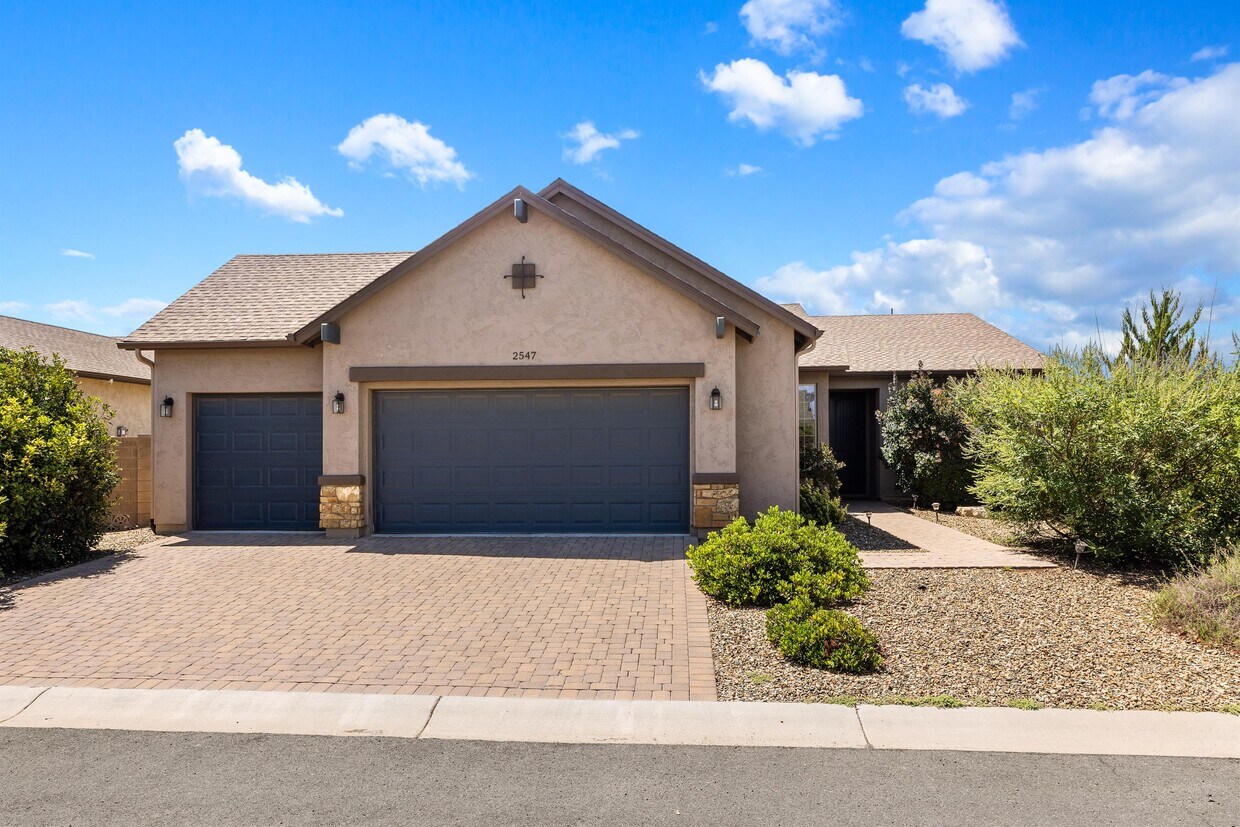 Foto principal - 2547 Comet Loop
