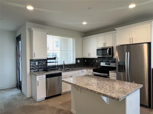 Building Photo - 14759 Palmera Ct