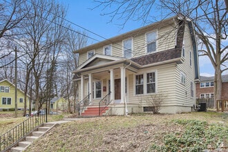 Building Photo - 624 5th St