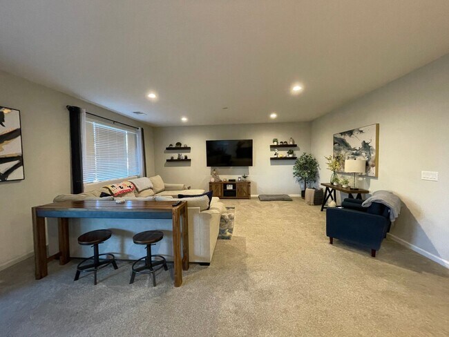 Building Photo - Beautiful Toll Bros Home in Spanish Springs!