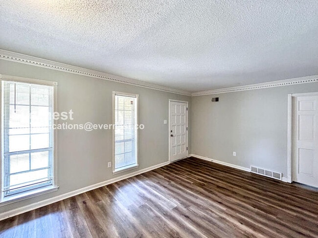 Building Photo - 2092 Hornsby Cove