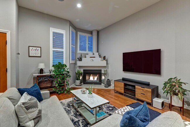 Foto del edificio - 601 N Sweetzer Ave