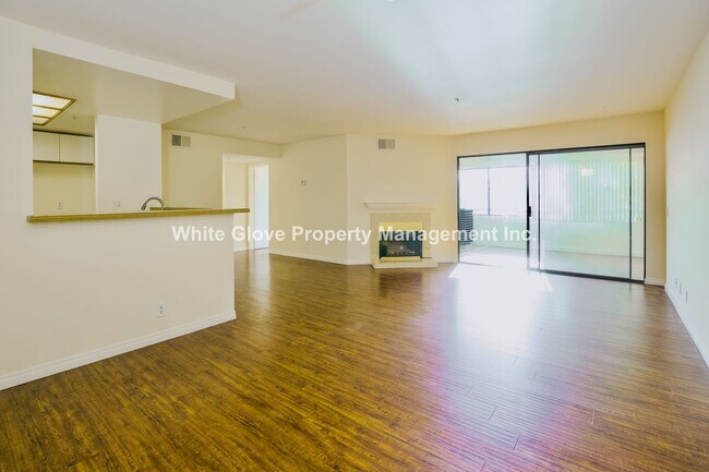 Foto del edificio - 2 Bedroom Condo in Gated Garden Grove Complex