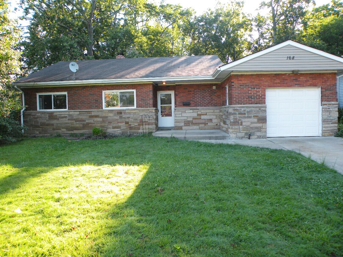Primary Photo - 3 Bed - 1 Full Bath Ranch for Rent!