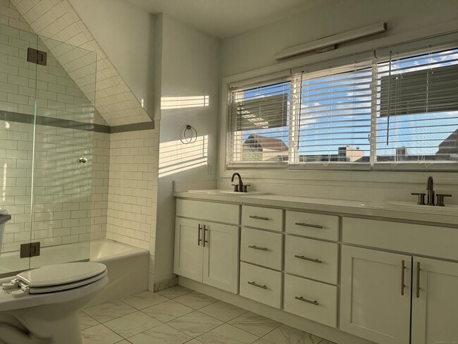 Foto del edificio - 81 Montoya Dr