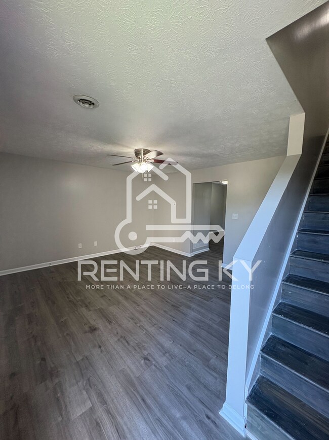 Foto del edificio - Updated 3-Bed, 1.5-Bath Townhome with a Garage!
