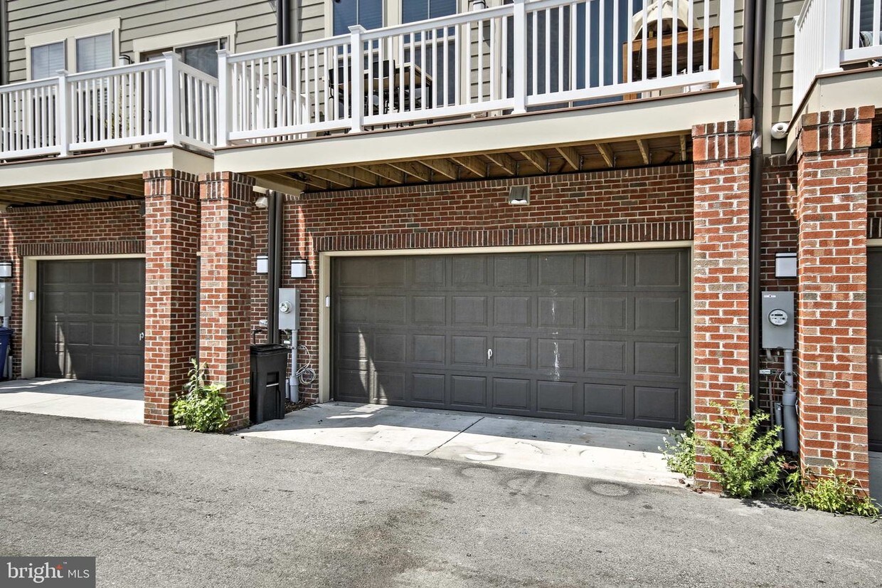 Primary Photo - 1630 Rampart Mews