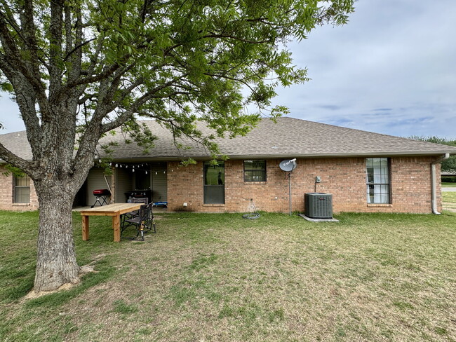 Building Photo - 2 bedroom 1 bath, excellent neighborhood o...