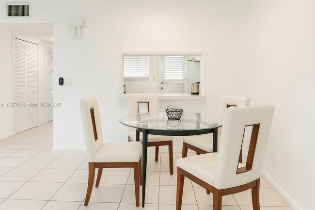 Building Photo - 215 SE 3rd Ave