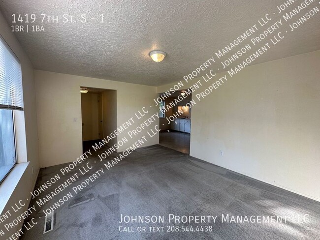 Building Photo - 1419 7th St S