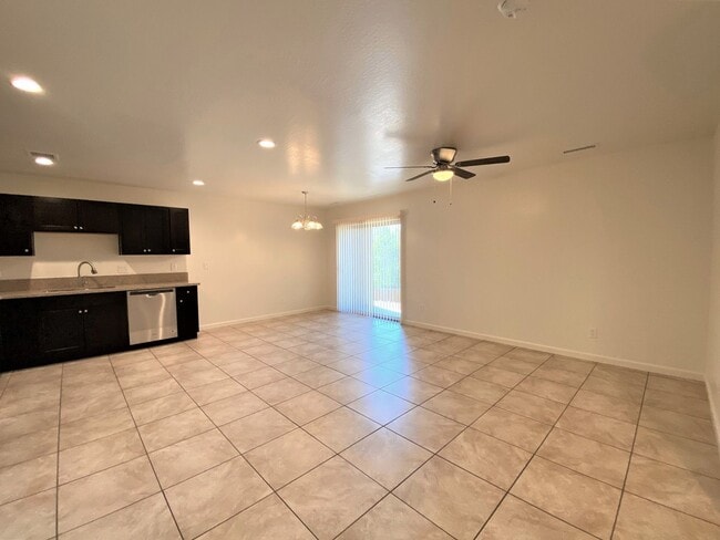 Building Photo - 9501 E Magma Dr