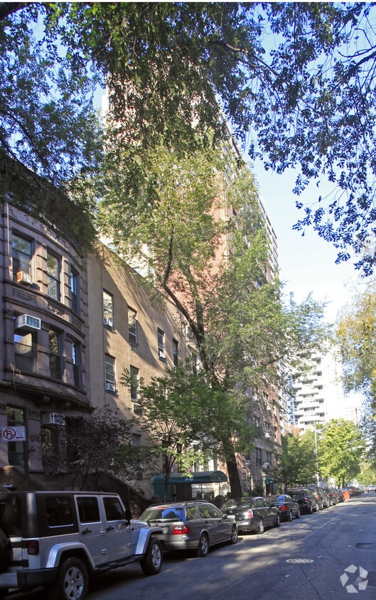 Building Photo - 46 W 95th St