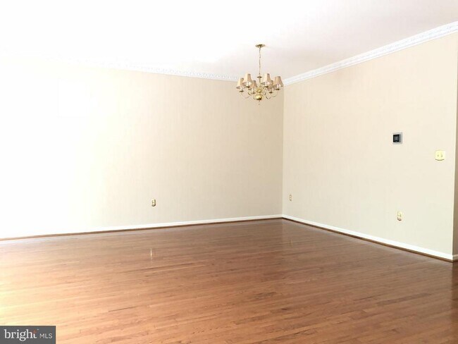 Building Photo - 6565 McKenna Way