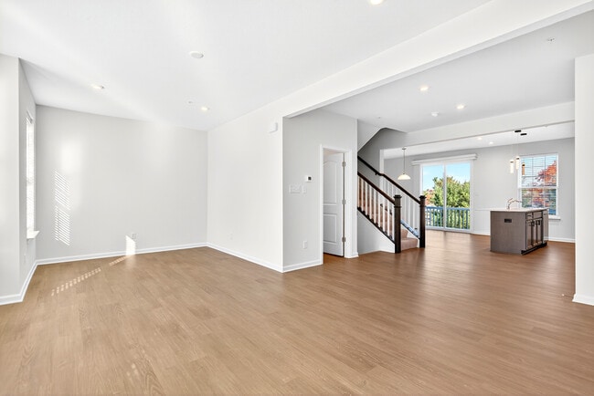 Building Photo - 600 Dana Dr