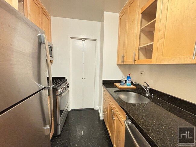Building Photo - West 87th Street