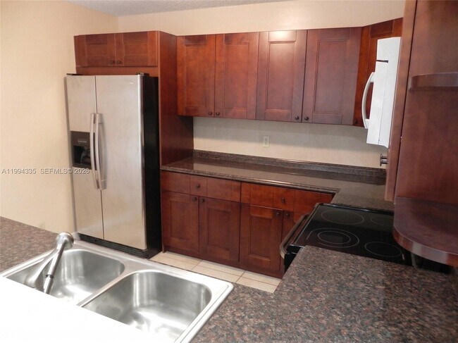 Foto del edificio - 10731 NW 16th Ct