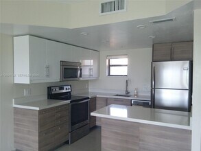 Building Photo - 8290 Lake Dr