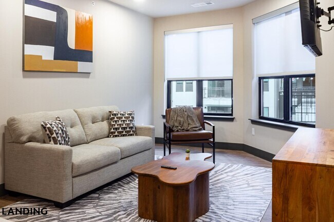 Building Photo - 415 E 2nd St S