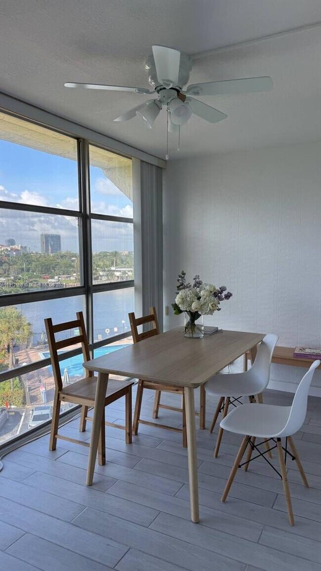 Foto del edificio - 851 Three Islands Boulevard