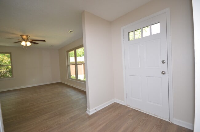 Building Photo - 9205 Foxtail Ct