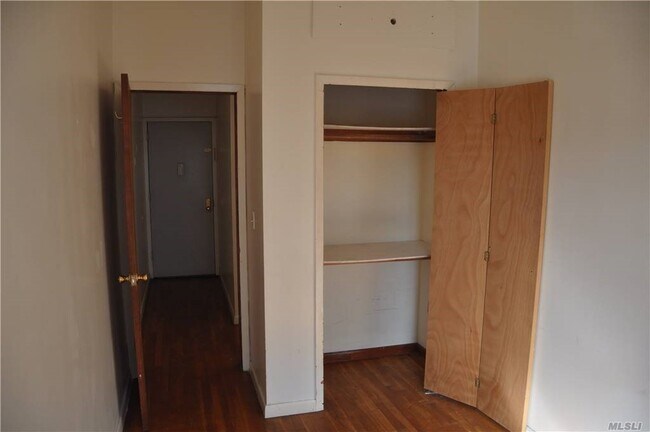 Building Photo - 567 Sutter Ave