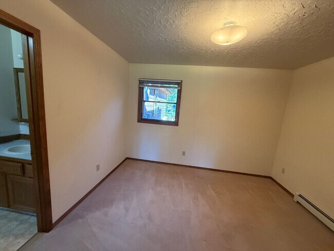 Foto del edificio - Beautiful 2 bed, 2 bath with office in qui...