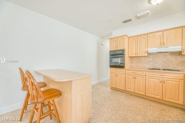 Building Photo - 2 br, 1 bath Apartment - 2850 SW 36th Ct