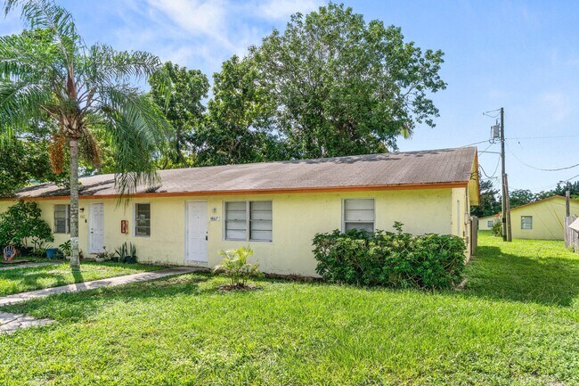 Foto del edificio - 4867 Gulfstream Rd