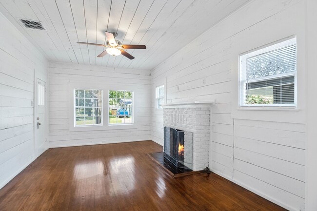 Building Photo - 1807 W Summit Ave.