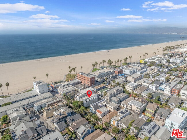 Building Photo - 21 1/2 Wavecrest Ave