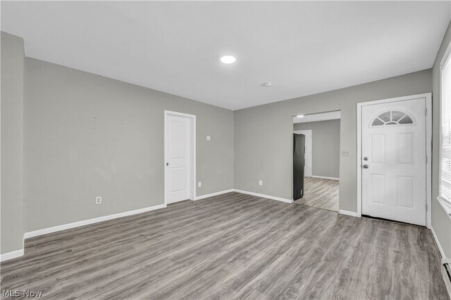 Building Photo - 3010 Daisy Ave